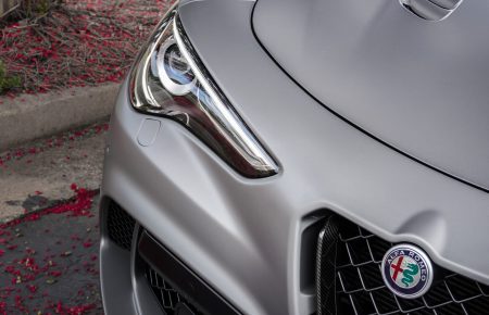 Front headlight of a silver Alfa romeo